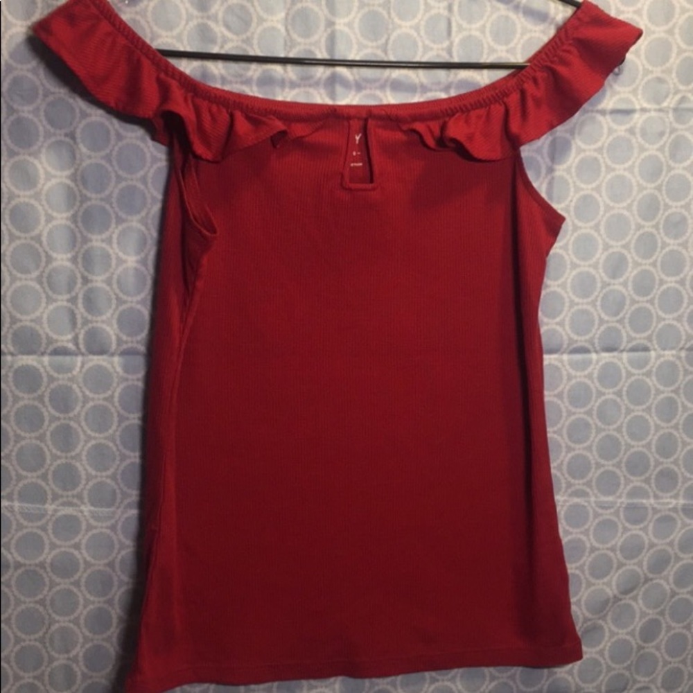 Off shoulder Red cute shirt 🍎 never been worn ❤️